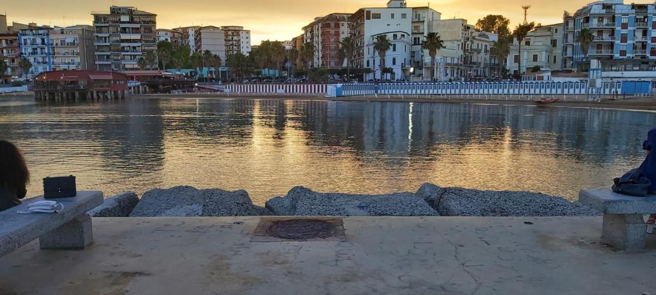 B&B I Viaggi Di Edo Crotone Bagian luar foto